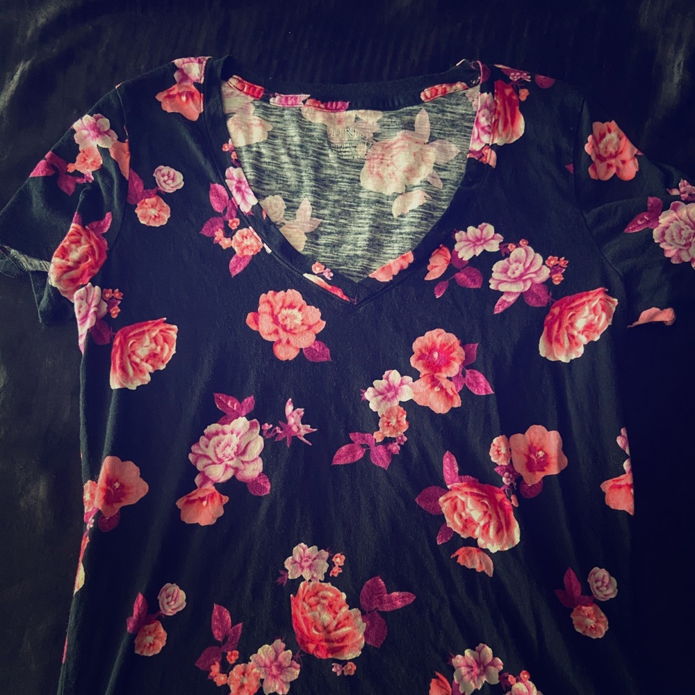 Victoria Secret V-Neck Top!! 😱$13 ONLY